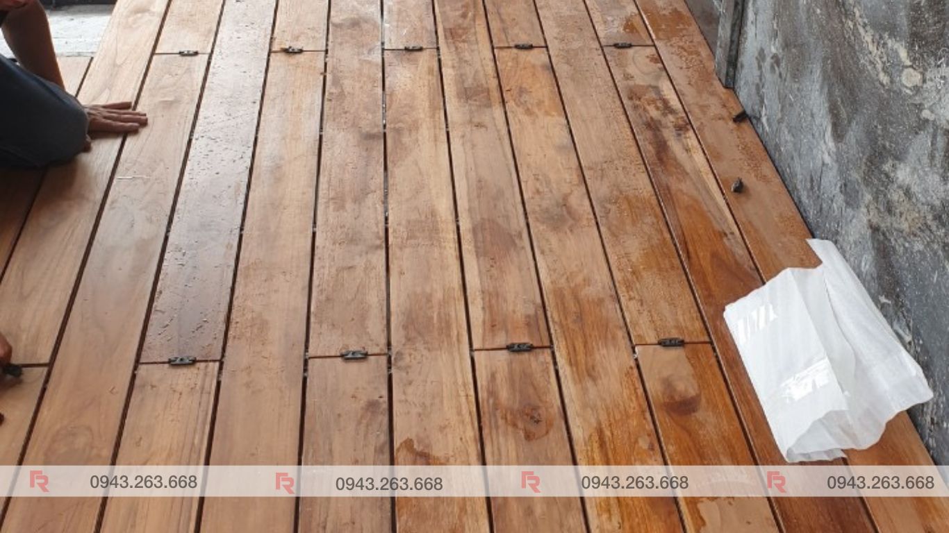Sàn gỗ Teak Lào quanh hồ bơi ngoài trời