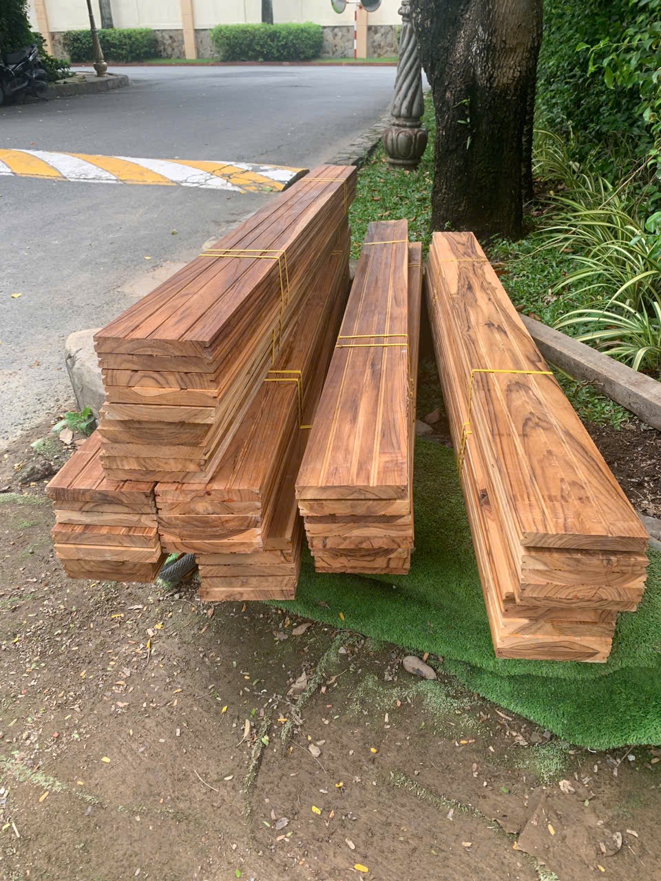 Thi công sàn gỗ Teak Lào ngoài trời Villa Tuylip 3 Thảo Điền