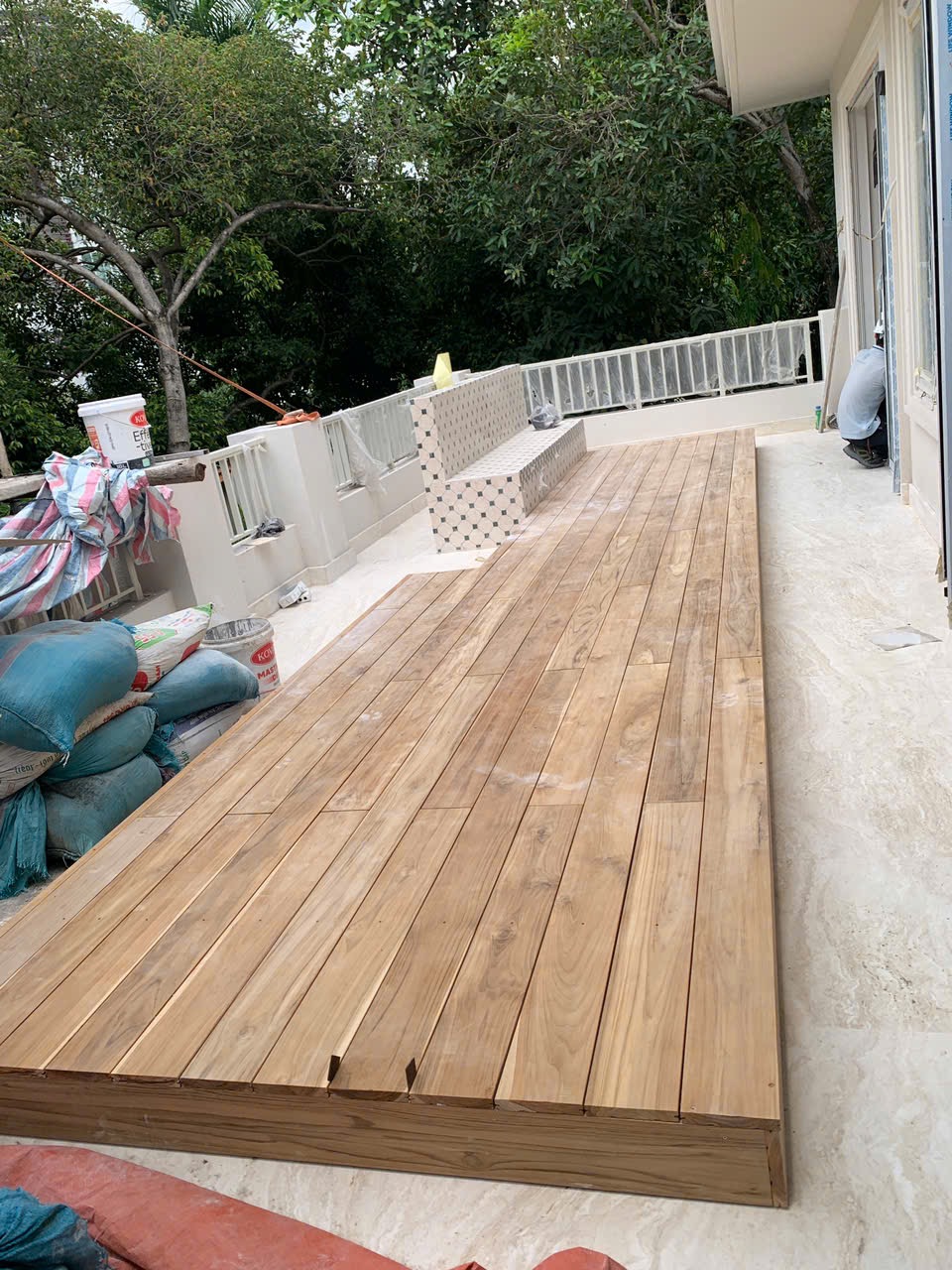 Sàn gỗ Teak Lào ngoài trời tại Villa Tuylip 3 Thảo Điền