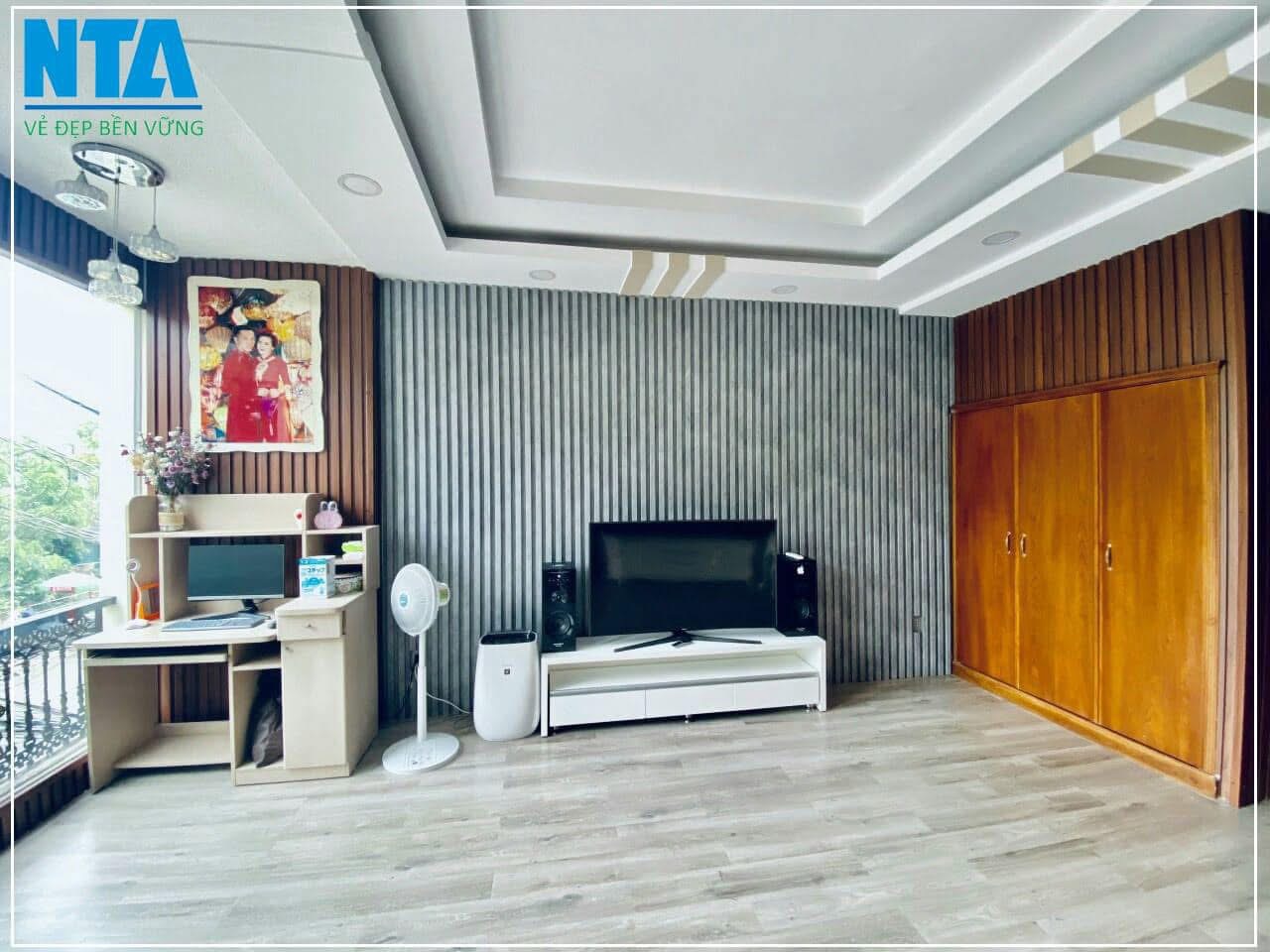 Trần nhựa giả gỗ sau hoàn thiện