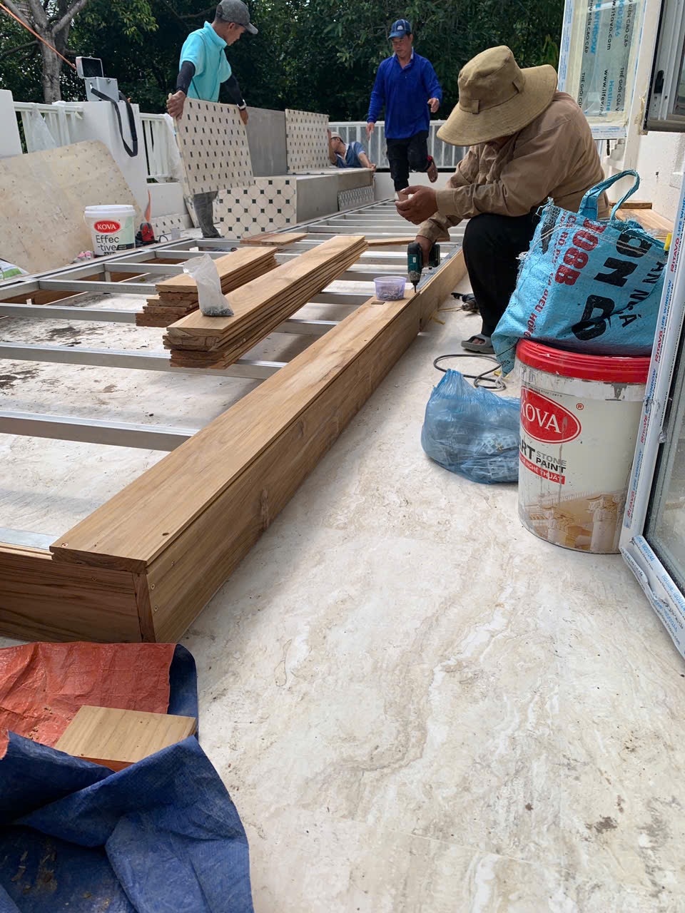 Chi tiết thi công sàn gỗ Teak Lào ngoài trời