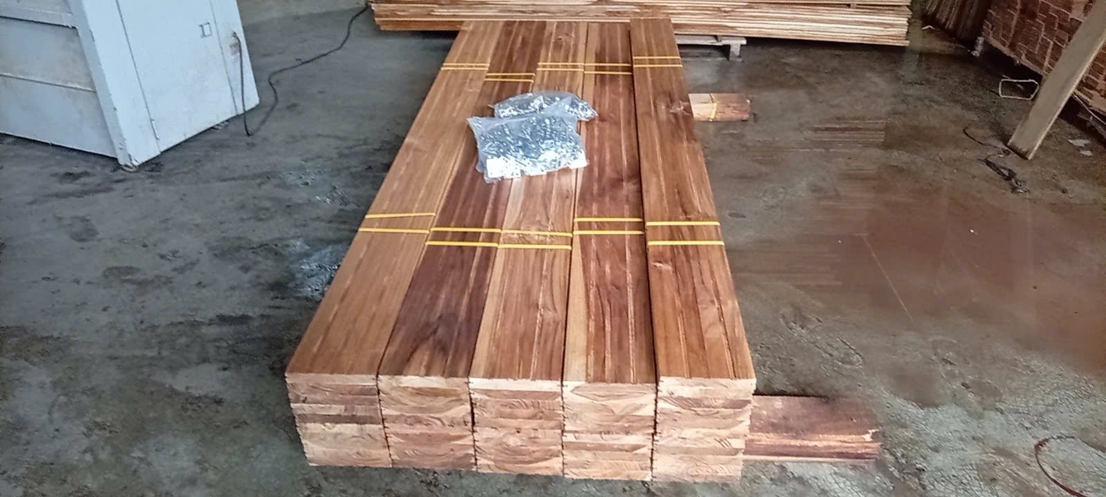 Phôi gỗ Teak Lào dùng gia công sàn ngoài trời