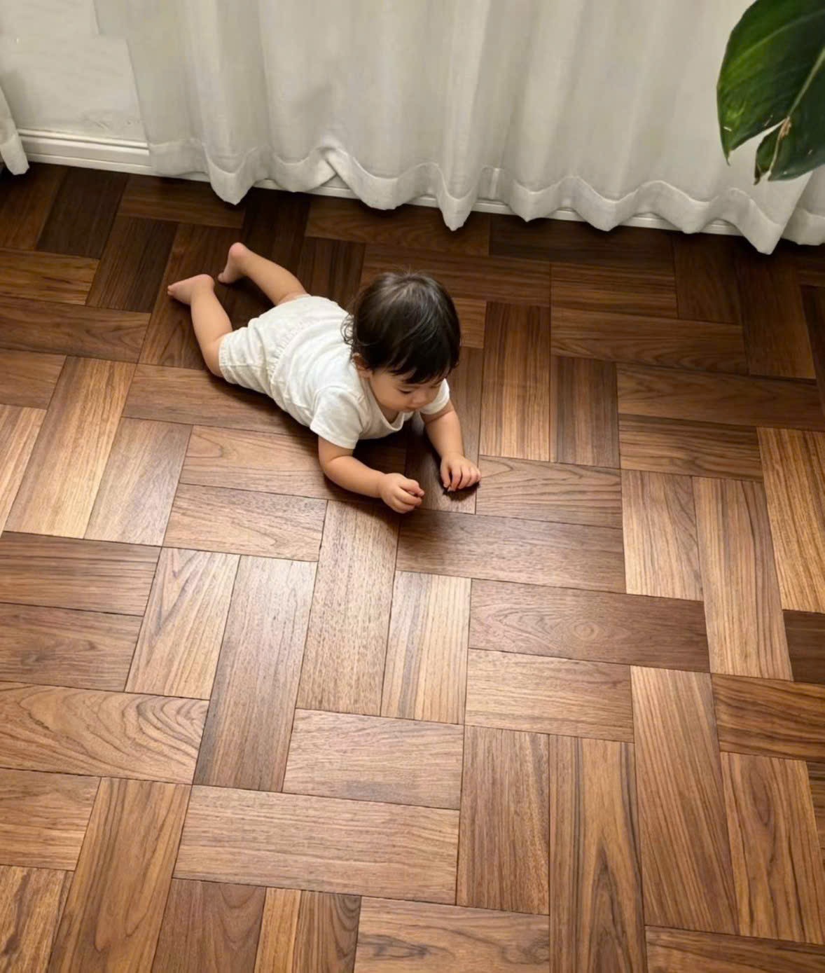 Sàn xương cá nâu trong không gian gia đình