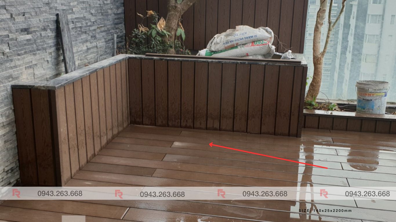 Thanh sàn WPC tạo mặt deck liên tục cho ban công