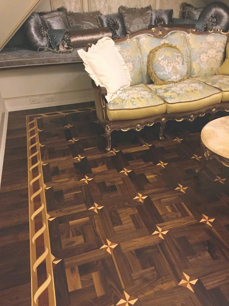 Phòng khách dùng parquet tối với chi tiết inlay