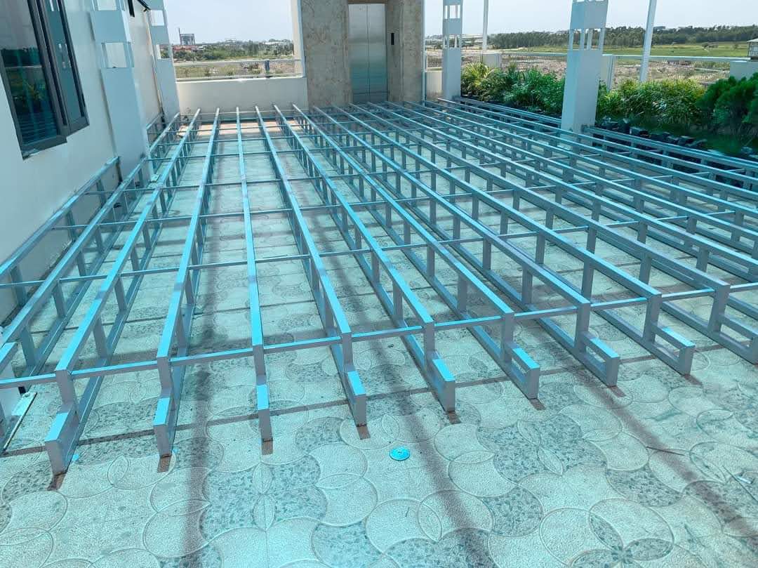 Khung đỡ quyết định độ phẳng và nhịp làm việc của sàn WPC