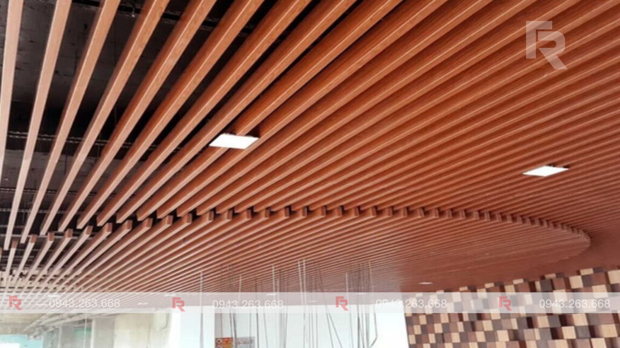 Một mảng trần gọn cần thống nhất mép, nhịp và màu