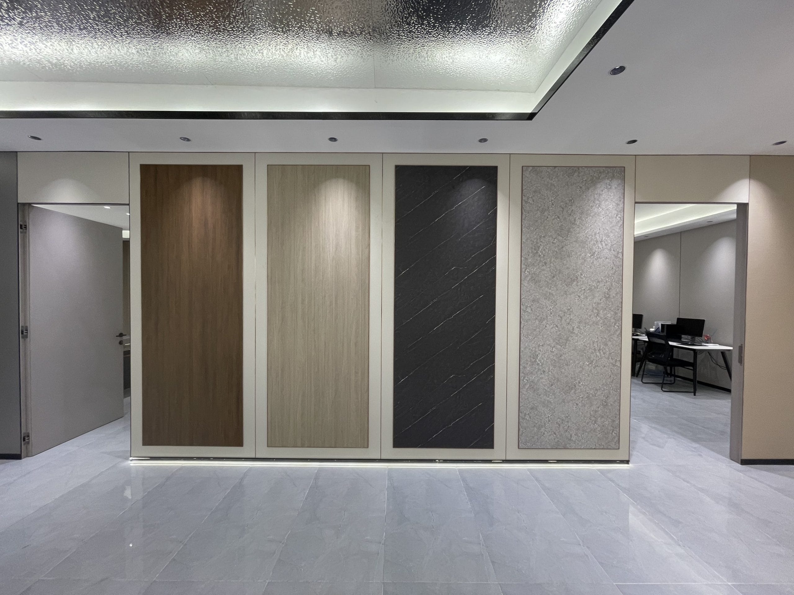 Các mẫu bề mặt tấm than tre đặt trong khung hoàn thiện
